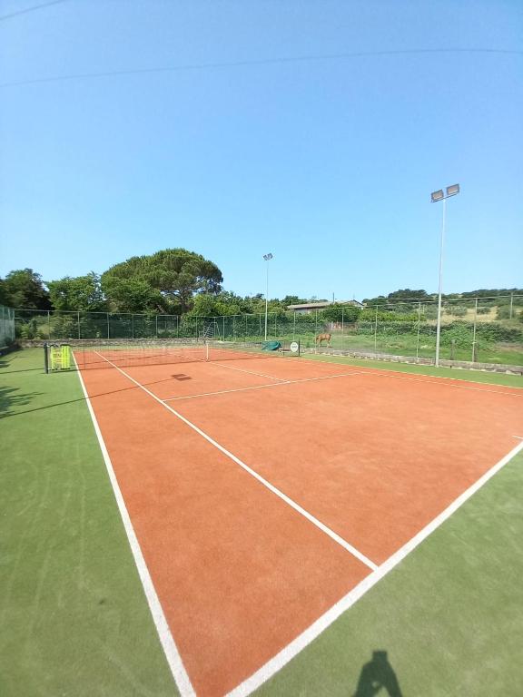 Tenis a/nebo squash v ubytování B&B Monte Tavolino nebo okolí