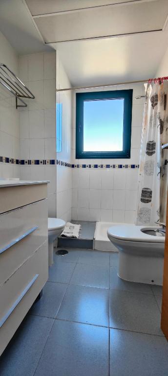 A bathroom at SOLO FAMILIAS TORRESOL
