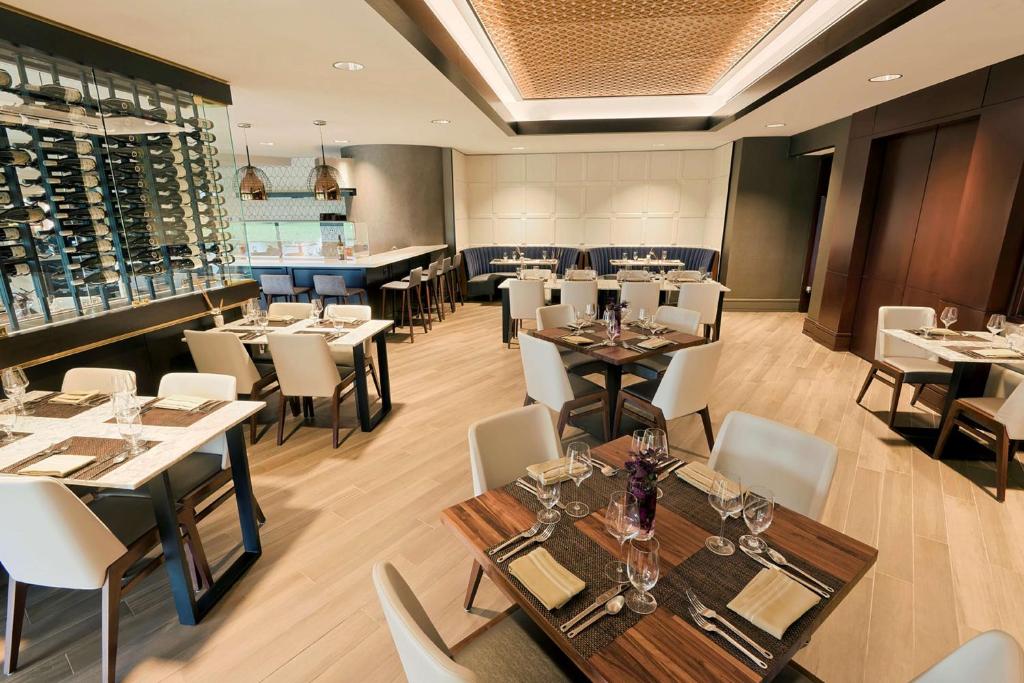 Hilton Chicago Oak Brook Hills Resort & Conference Center photo