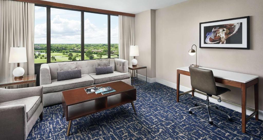 Hilton Chicago Oak Brook Hills Resort & Conference Center - 国王套房配沙发床