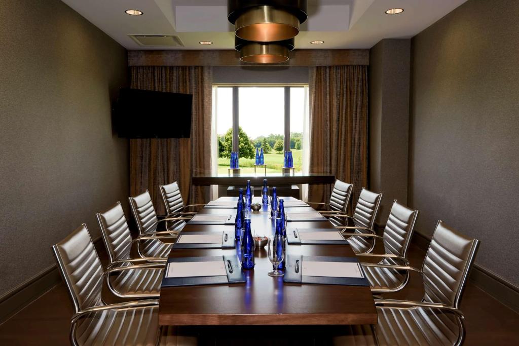 Hilton Chicago Oak Brook Hills Resort & Conference Center photo