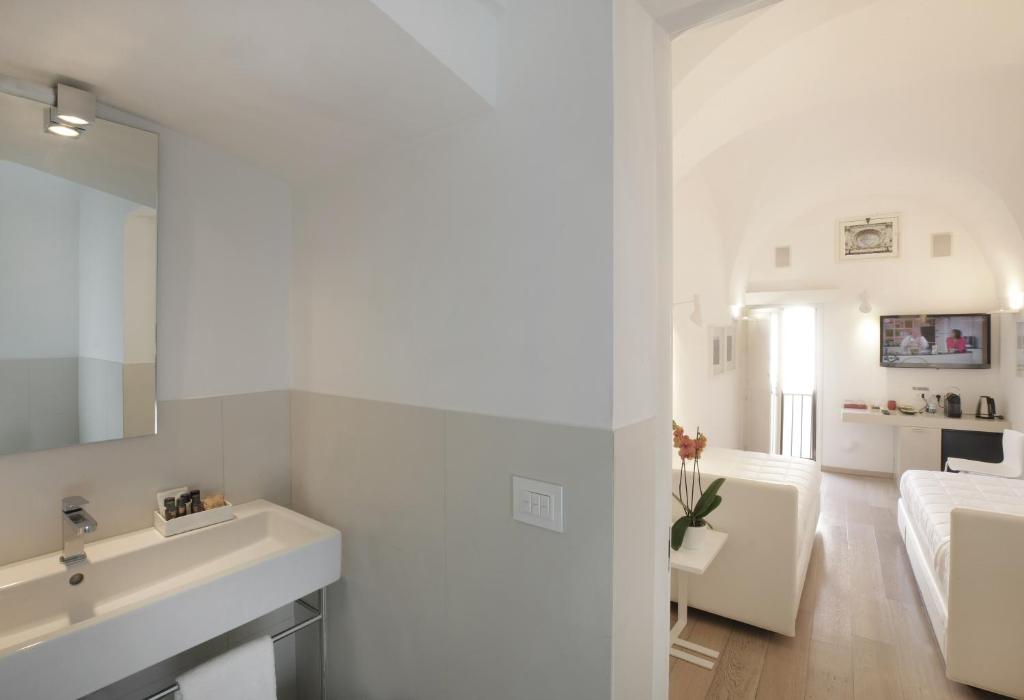 Santacroce Luxury Rooms - 16