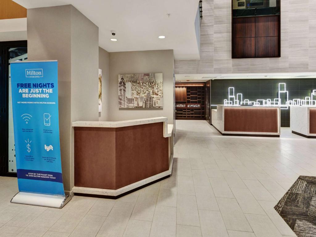 Hampton Inn & Suites Chicago-Downtown photo