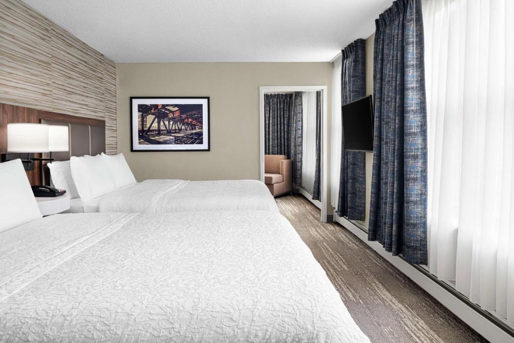Hampton Inn & Suites Chicago-Downtown photo