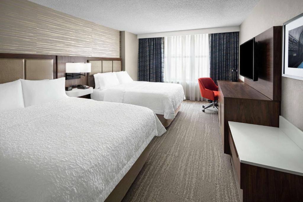 Hampton Inn & Suites Chicago-Downtown - 
