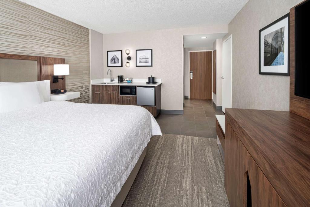 Hampton Inn & Suites Chicago-Downtown - 