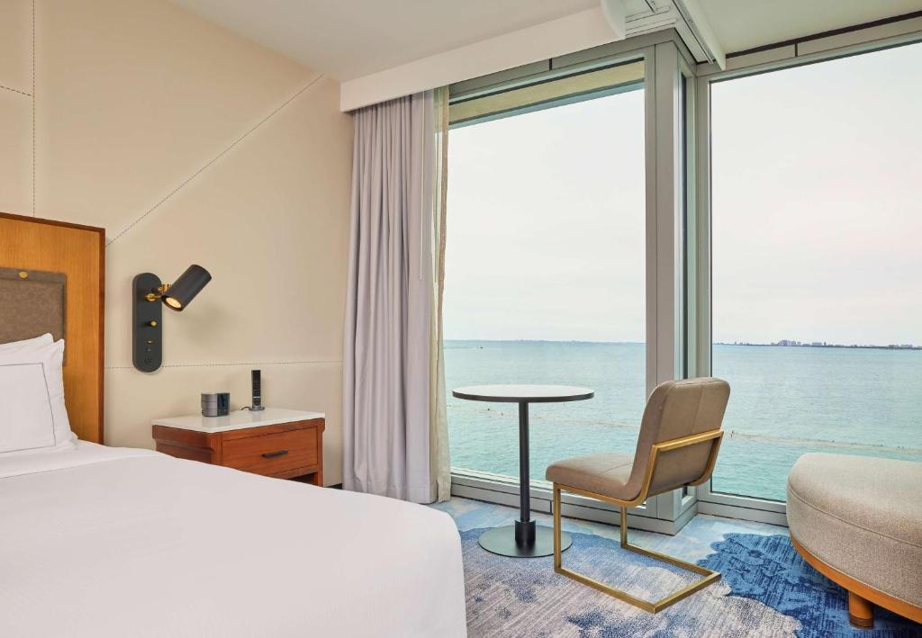 Sable At Navy Pier Chicago, Curio Collection By Hilton - Camera Re