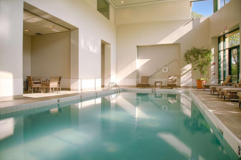 Embassy Suites by Hilton Chicago O'Hare Rosemont photo