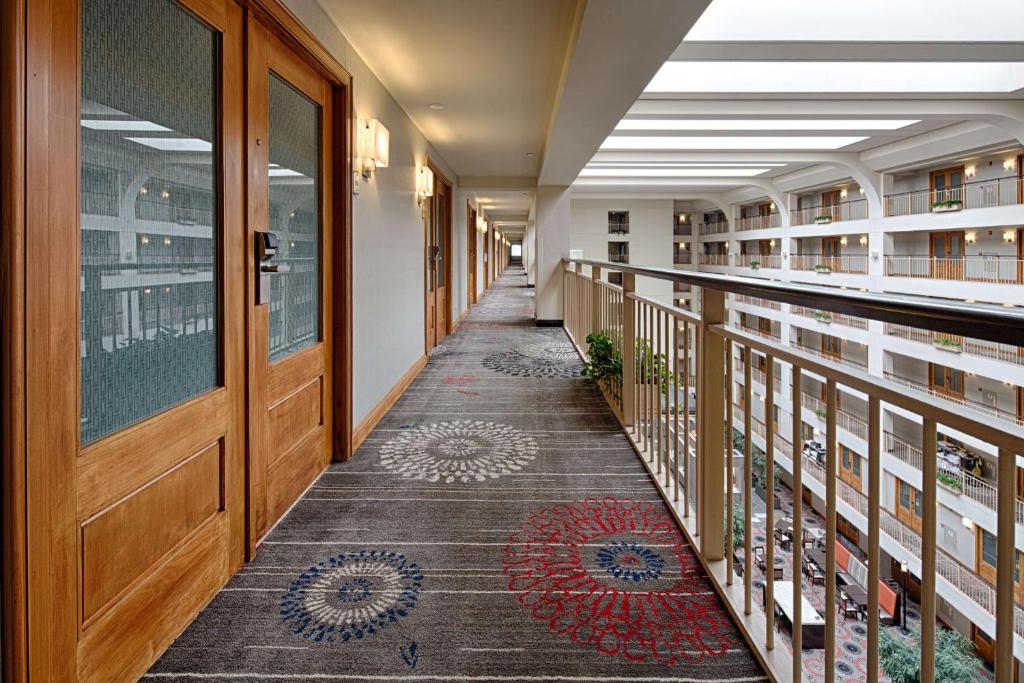 Embassy Suites by Hilton Chicago O'Hare Rosemont photo