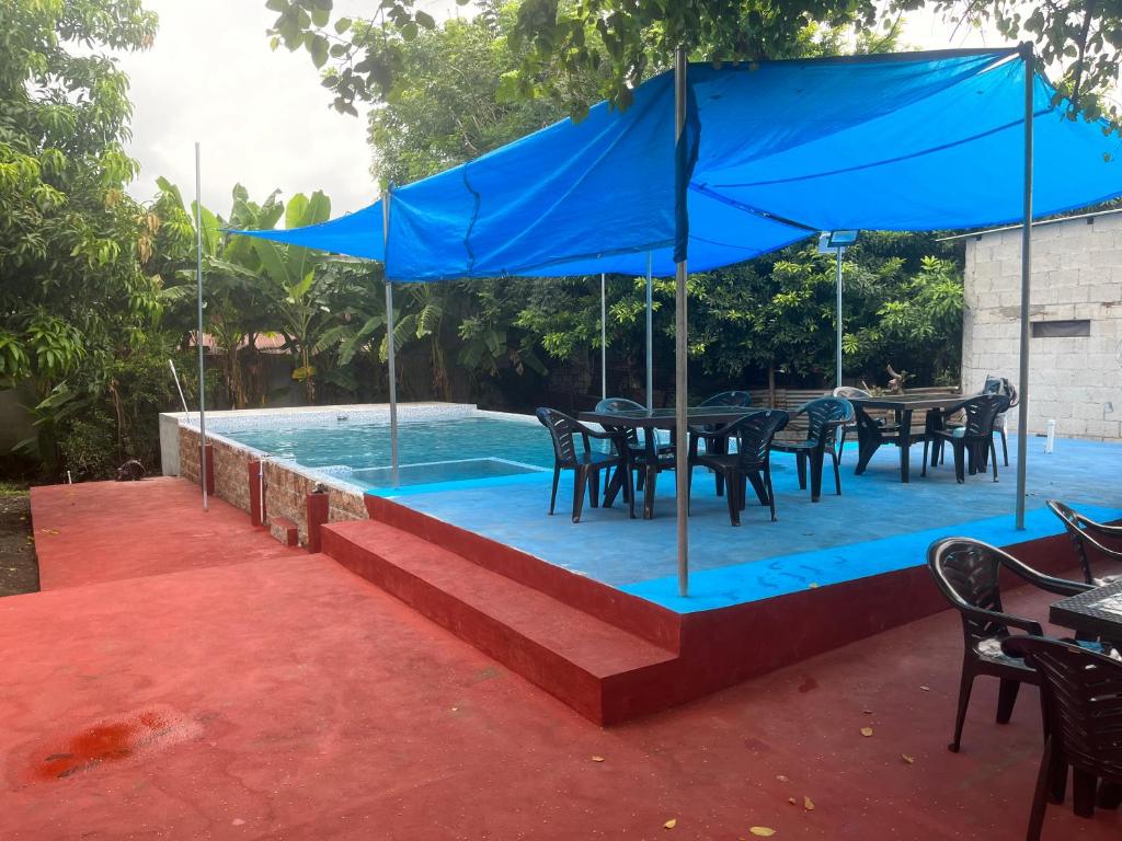 Bazén v ubytování Hotel Chulamar, Piscina y Restaurante nebo v jeho okolí