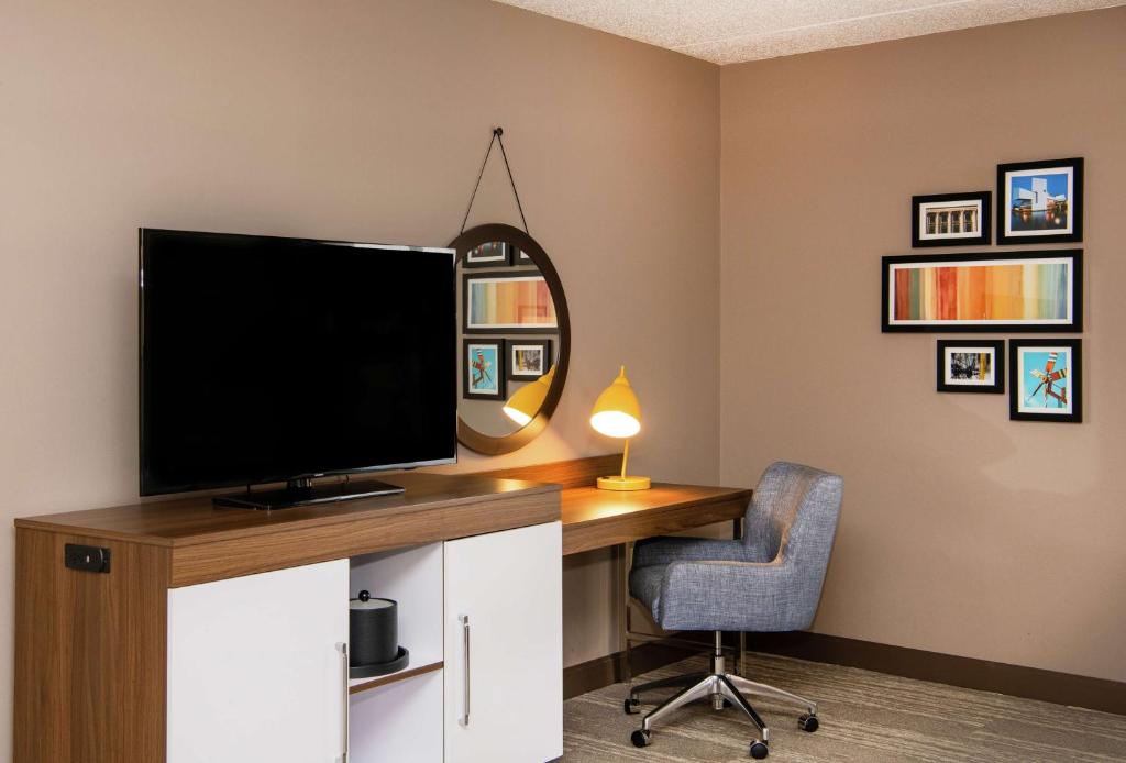 Hampton Inn Cleveland-Solon photo