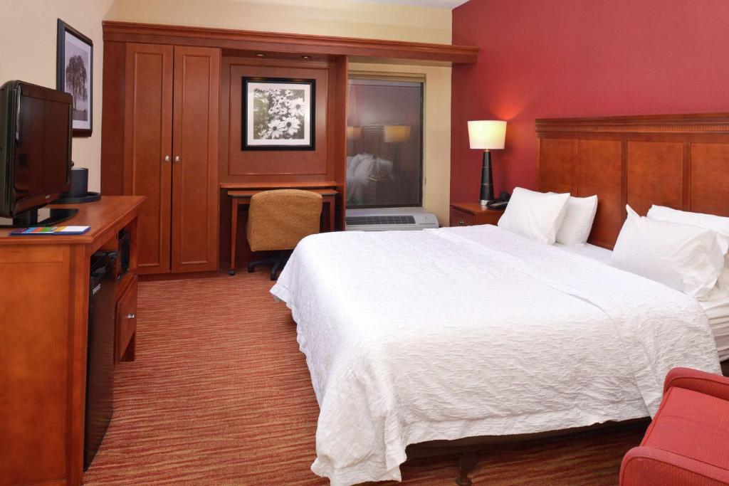 Hampton Inn Columbus-East - King Room - Acceso A Movilidad/no Fumar