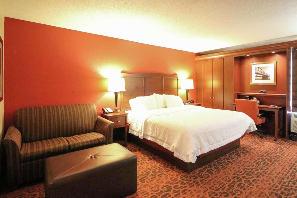 Hampton Inn Columbus-South - King Room With Spa Bath