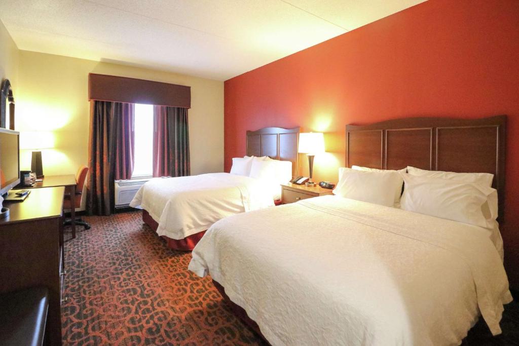 Hampton Inn Columbus-South - King Room - Hearing Access/Non-Smoking