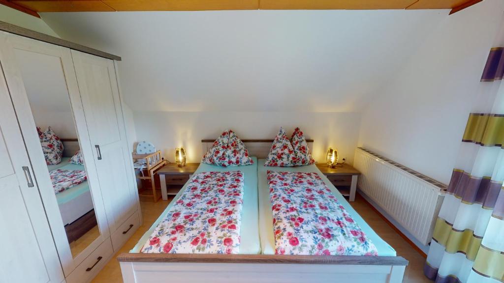 Postel nebo postele na pokoji v ubytování Ferienwohnung Kleissner