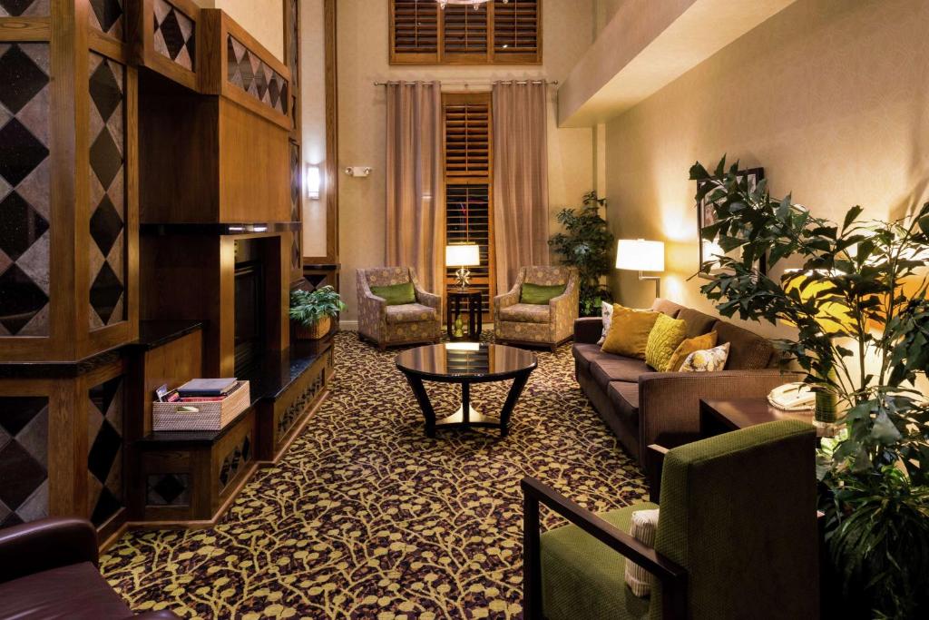 Posezení v ubytování Hampton Inn & Suites Carson City