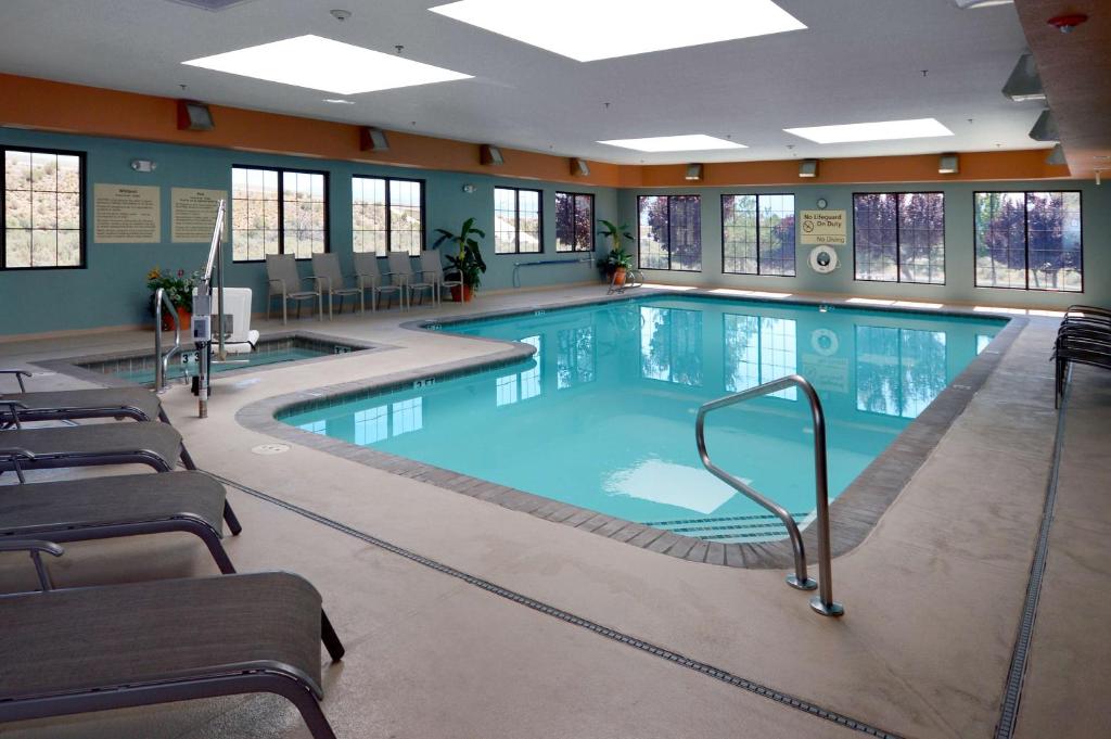 Bazén v ubytování Hampton Inn & Suites Carson City nebo v jeho okolí