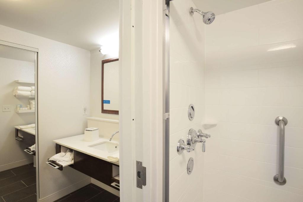 Hampton Inn & Suites - Cincinnati/Kenwood, OH photo