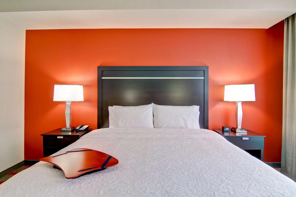 Hampton Inn and Suites Cincinnati - Downtown - King Room - Non-Smoking