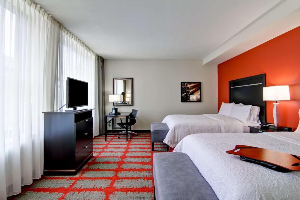 Hampton Inn and Suites Cincinnati - Downtown - Camera Queen Con Due Letti Queen - Non Fumatori