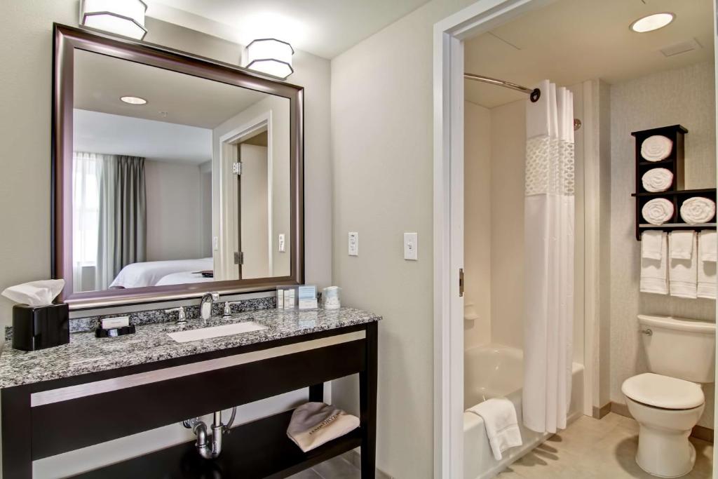 Hampton Inn and Suites Cincinnati - Downtown photo