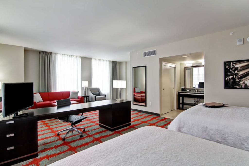 Hampton Inn and Suites Cincinnati - Downtown photo