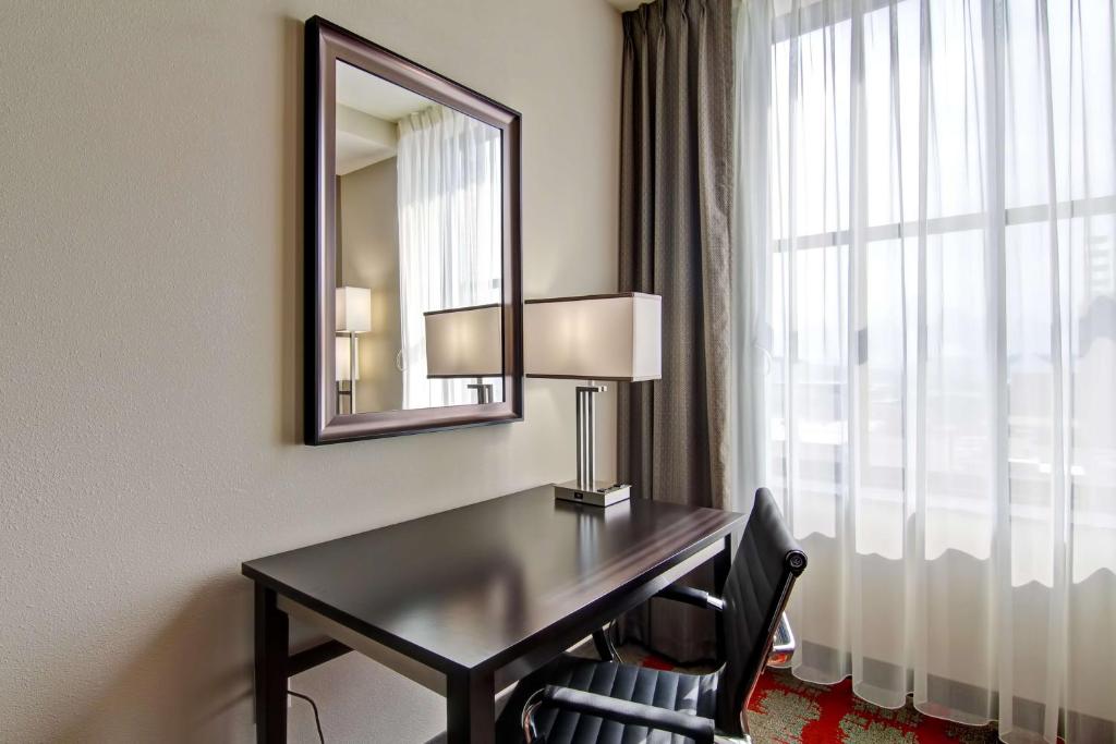 Hampton Inn and Suites Cincinnati - Downtown photo