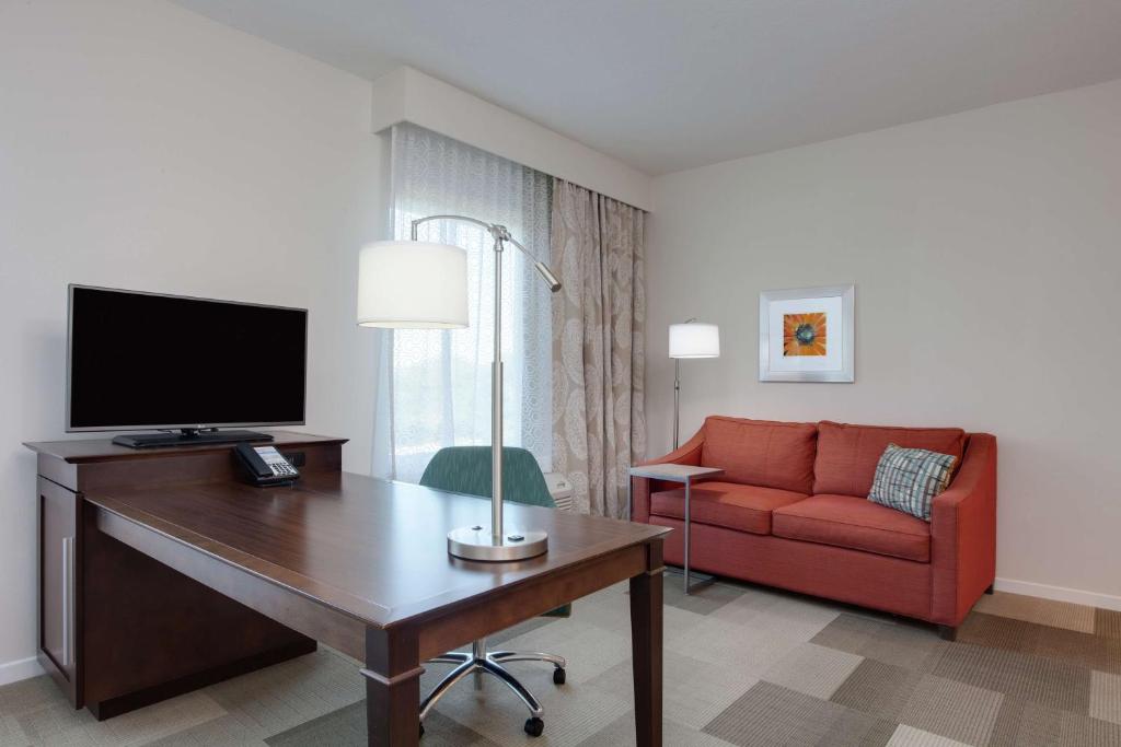 Hampton Inn & Suites - DeLand - 特大号床一室公寓套房 - 禁烟