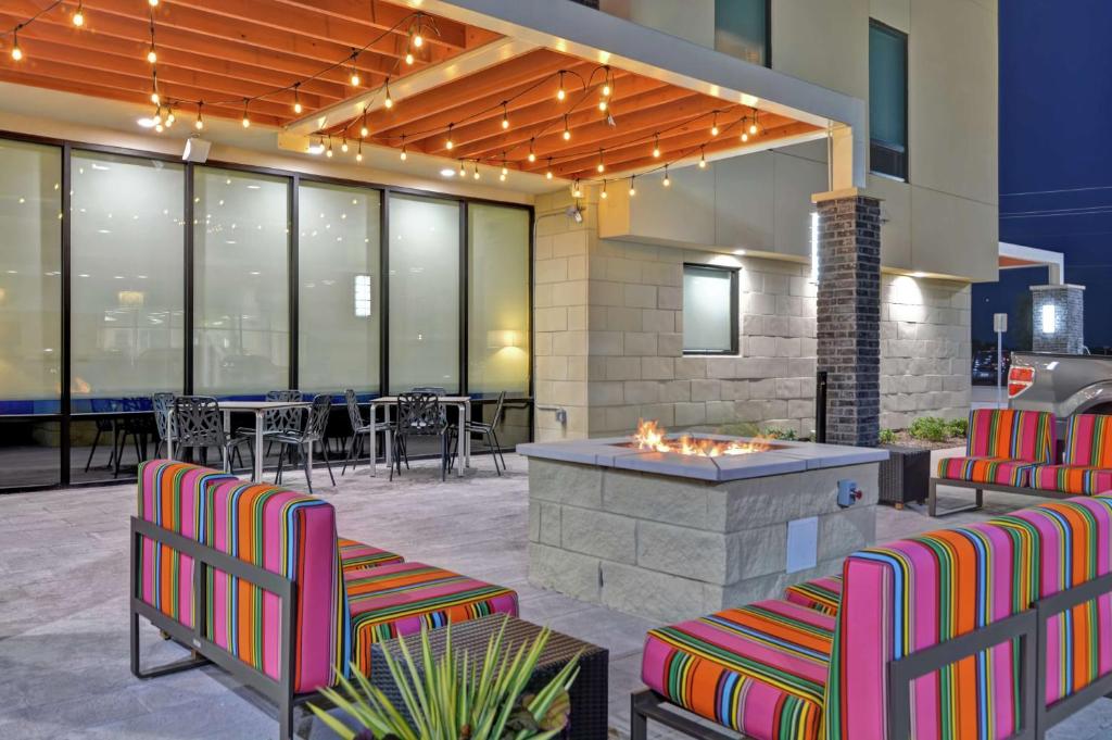 Posezení v ubytování Home2 Suites By Hilton McKinney