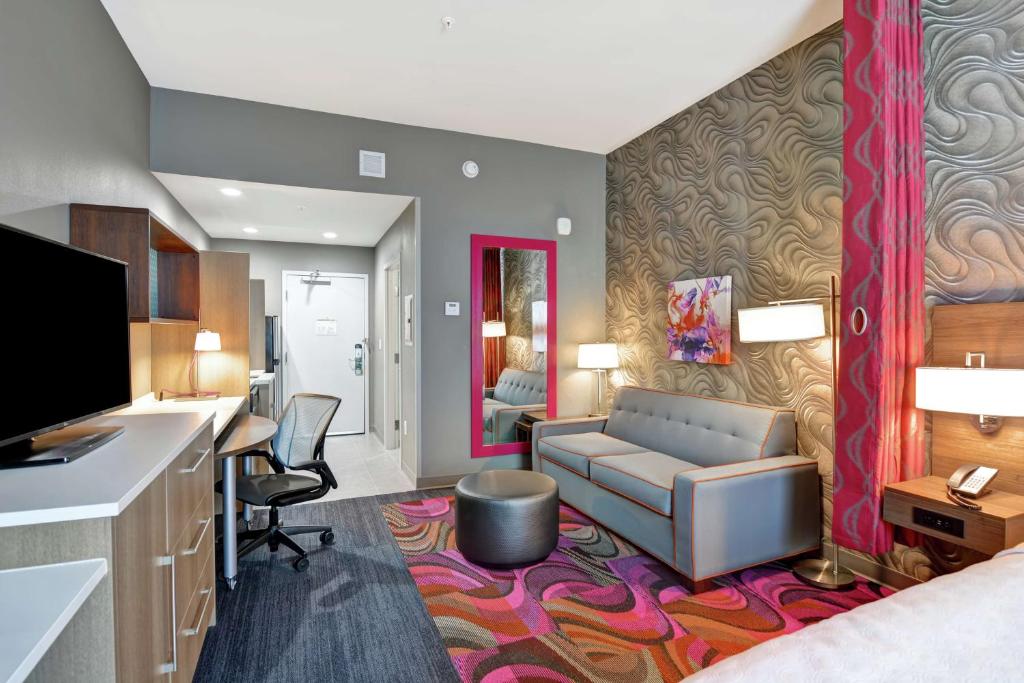 TV a/nebo společenská místnost v ubytování Home2 Suites By Hilton McKinney