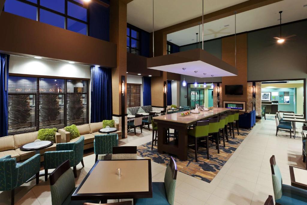 Hampton Inn & Suites Denver Airport / Gateway Park photo