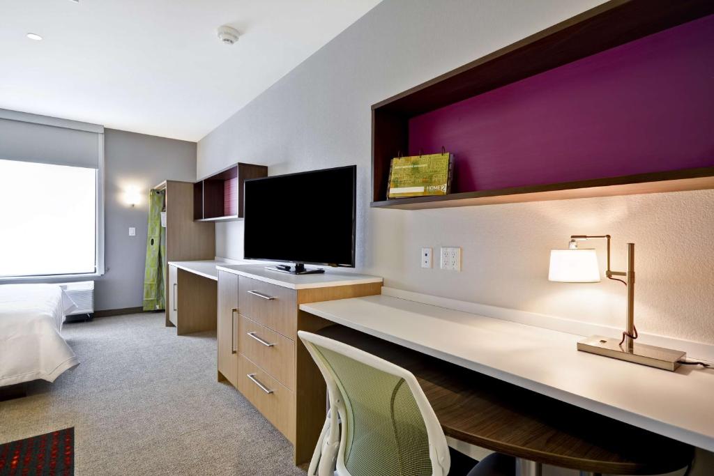 TV a/nebo společenská místnost v ubytování Home 2 Suites By Hilton Fairview Allen