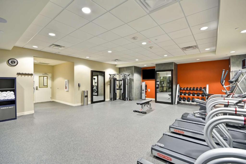 Fitness centrum a/nebo fitness zařízení v ubytování Home2 Suites By Hilton Dallas Addison