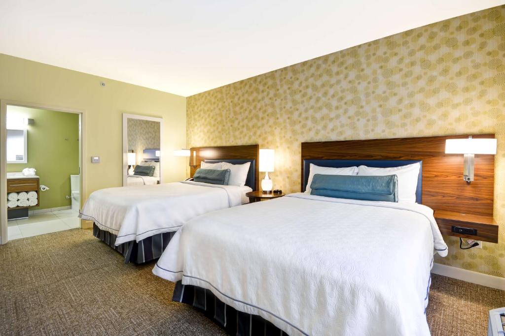 Postel nebo postele na pokoji v ubytování Home2 Suites By Hilton Dallas Addison