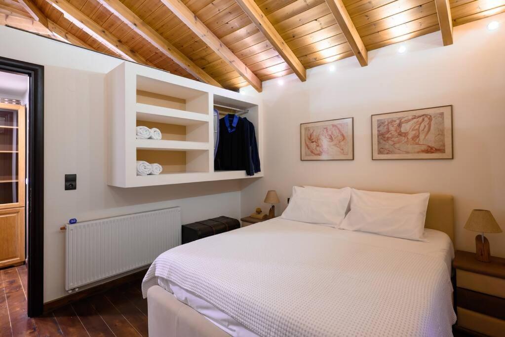Postel nebo postele na pokoji v ubytování Archanes The Loft