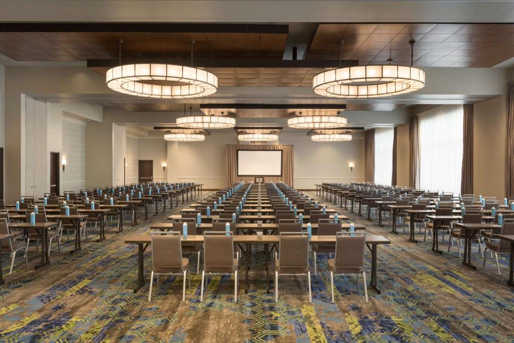 Konferenční prostory v ubytování Embassy Suites By Hilton Denton Convention Center