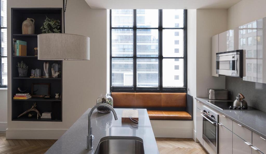 Kuchyň nebo kuchyňský kout v ubytování ROOST Midtown