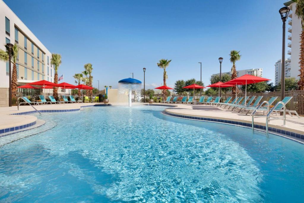 Bazén v ubytování Home2 Suites by Hilton Destin nebo v jeho okolí