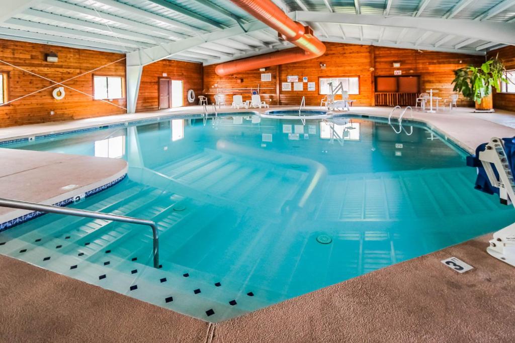 a large indoor swimming pool with blue water at Roundhouse Resort, a VRI resort in Pinetop-Lakeside