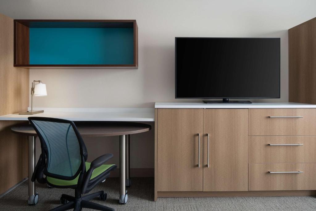 Home2 Suites by Hilton Des Moines at Drake University photo