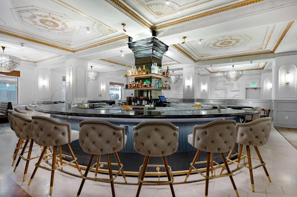 Hotel Fort Des Moines, Curio Collection By Hilton photo