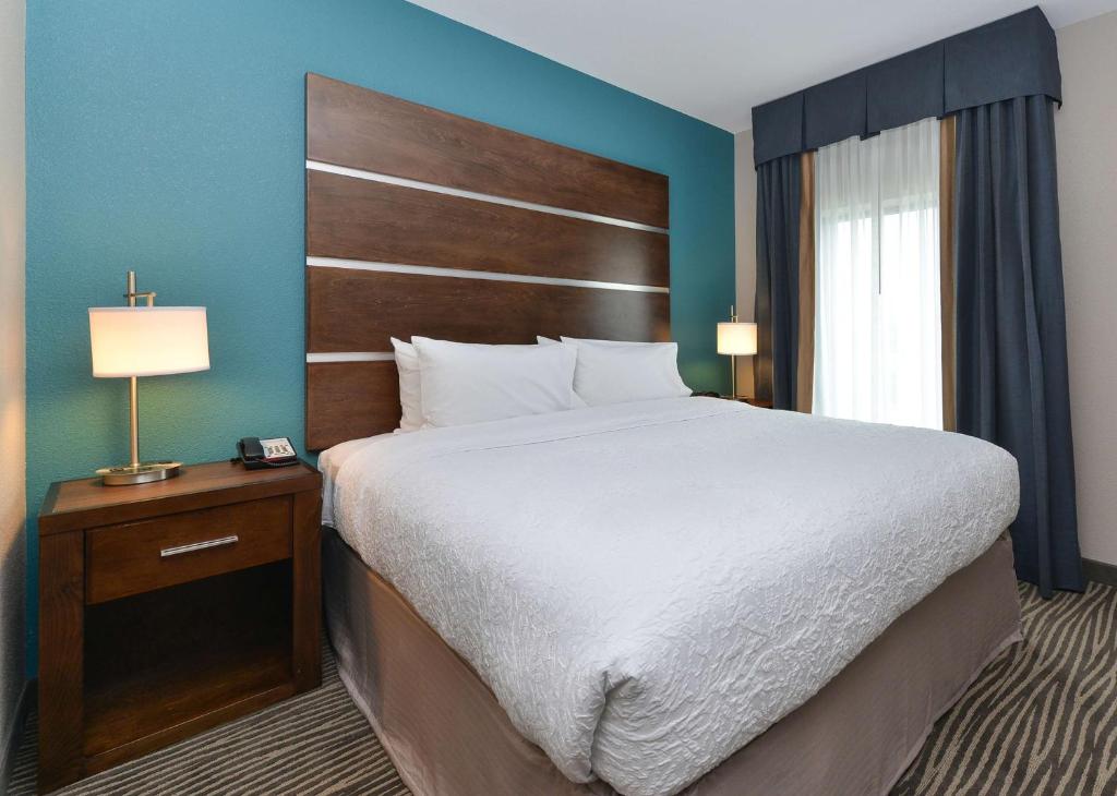 Hampton Inn & Suites Des Moines Downtown photo