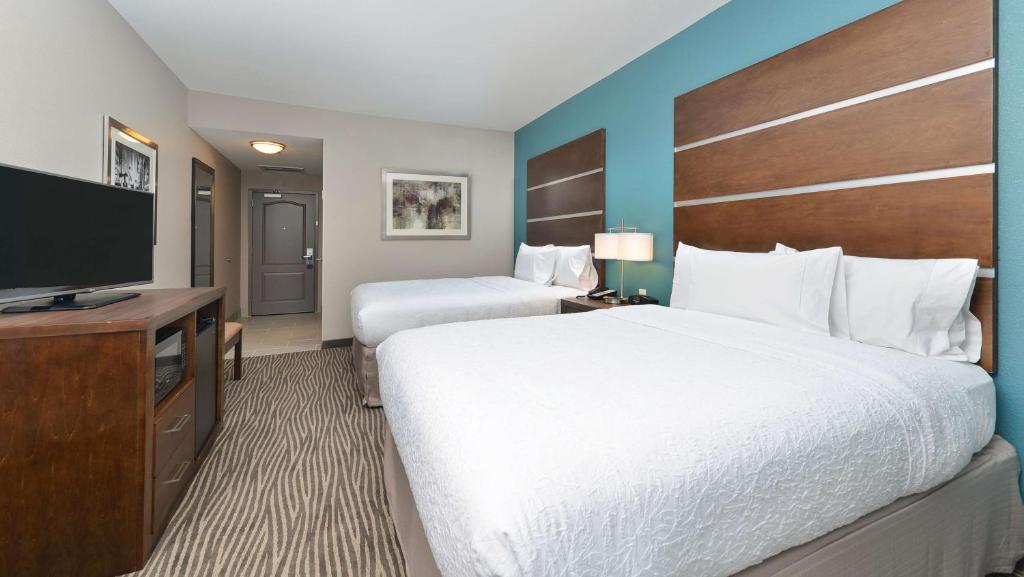 Hampton Inn & Suites Des Moines Downtown photo