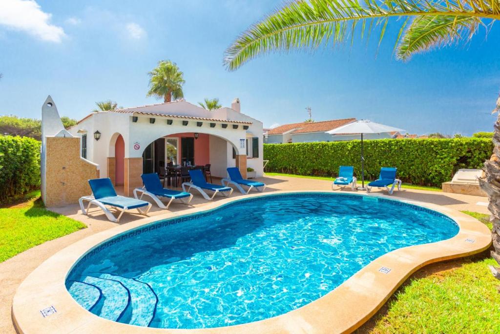 The swimming pool at or close to Villa Clariana