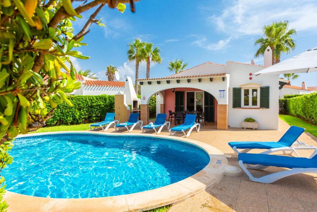 The swimming pool at or close to Villa Clariana