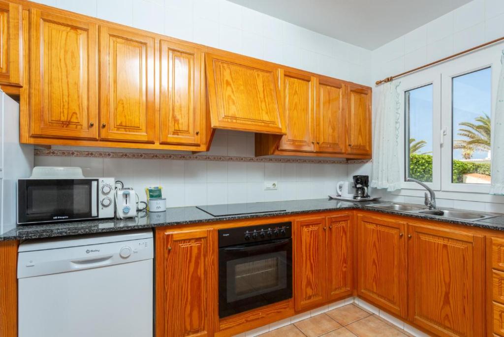 A kitchen or kitchenette at Villa Clariana