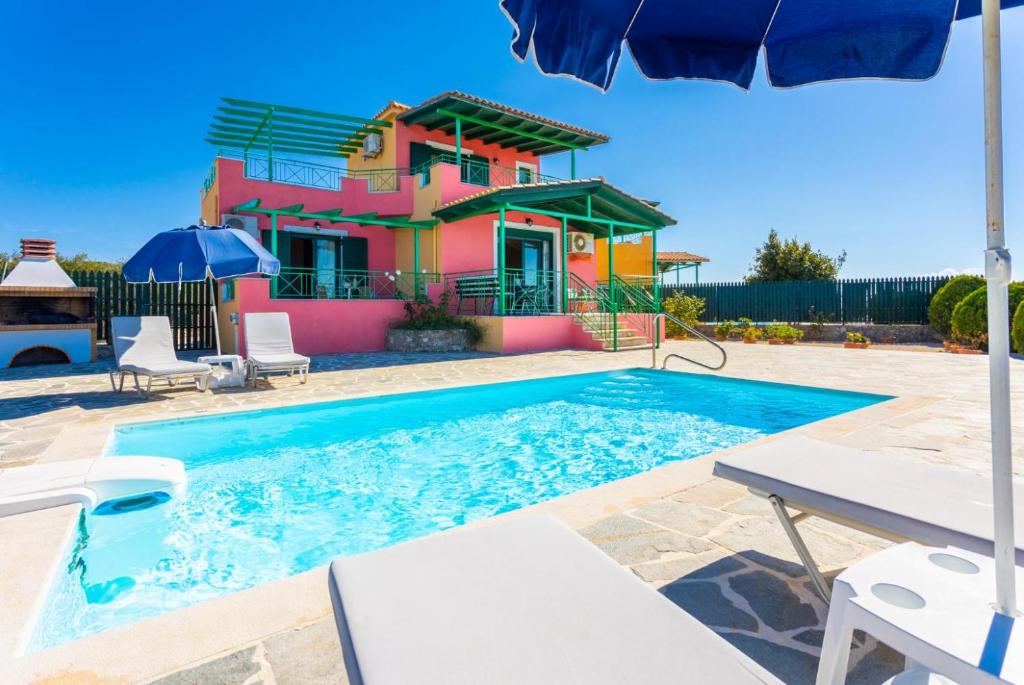 The swimming pool at or close to Villa Valio
