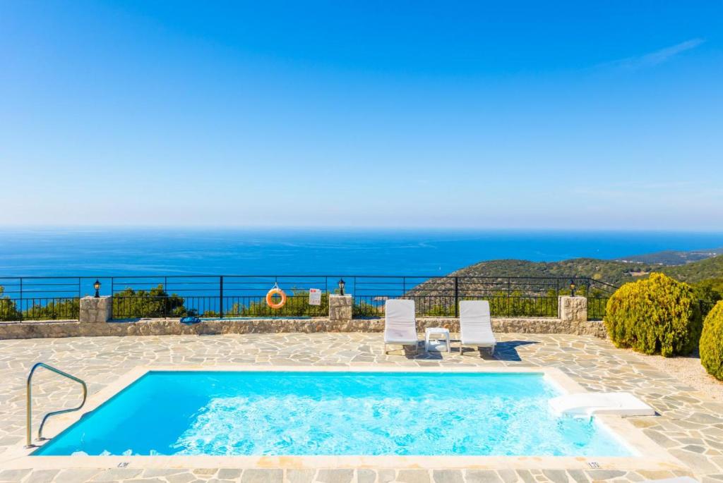 The swimming pool at or close to Villa Valio