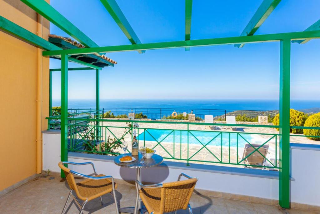 The swimming pool at or close to Villa Valio