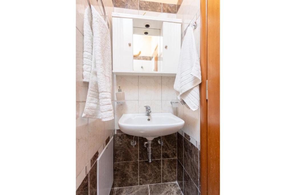 A bathroom at Villa Valio